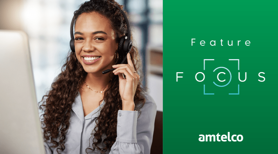 A female contact center agent uses keyword search.